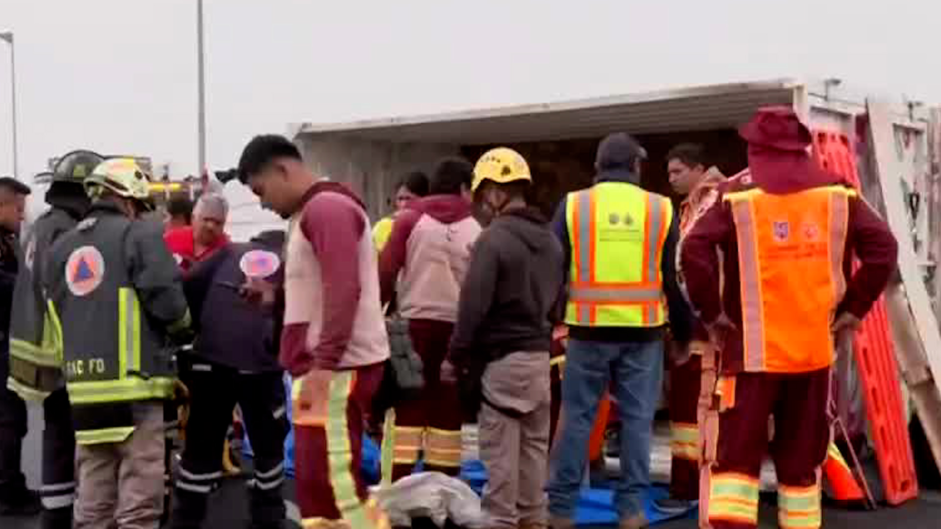Vuelca camioneta y deja a 19 trabajadores de limpia lesionados. TD Nocturno CdMx, 25 de agosto 2026