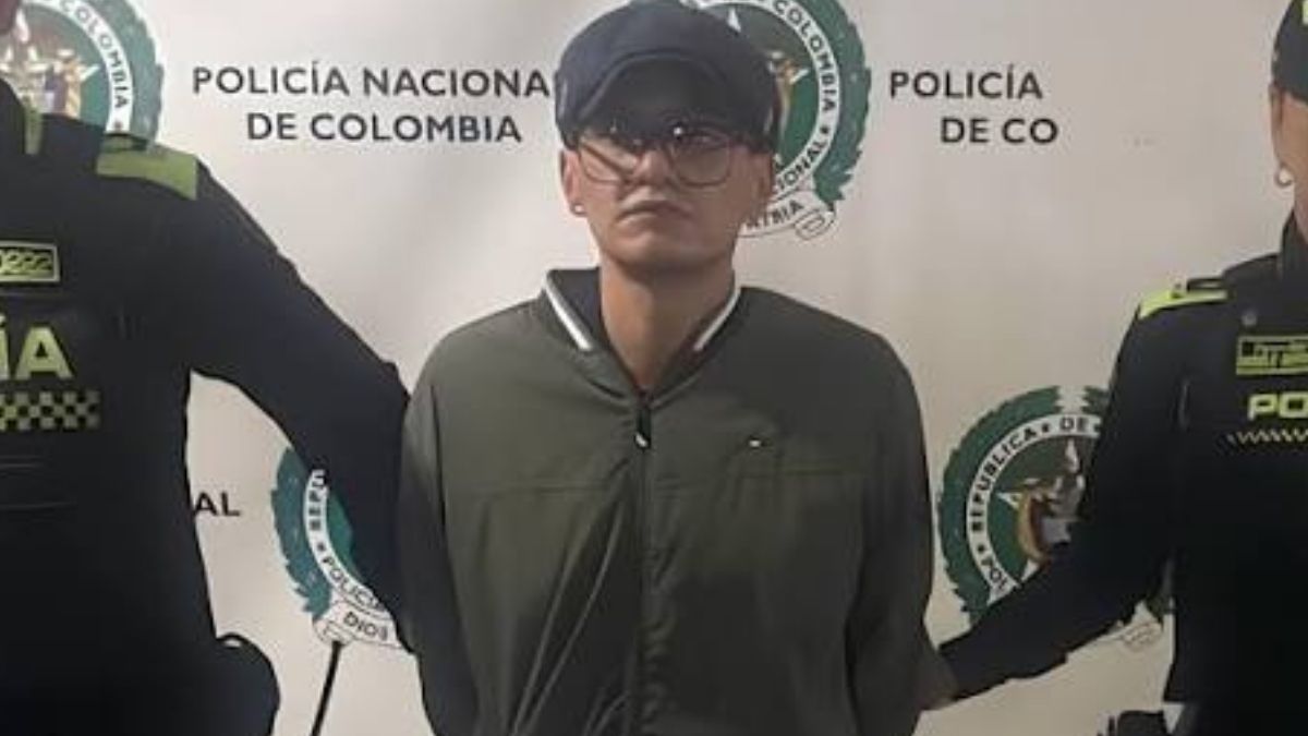El agresor utilizó el teléfono celular de su víctima durante semanas para responder mensajes y envió fotos con cubrebocas para simular que seguía viva