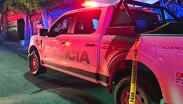 Bomberos y policías acudieron al cruce de las calles Pera y Álvarez del Castillo para controlar el siniestro
