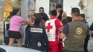 Como consecuencia del incendio, dos hombres resultaron intoxicados por inhalación de humo.