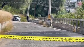 El cuerpo de un hombre fue abandonado con signos de violencia, atado de pies y manos, en San Francisco Totimehuacan.