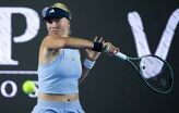 La danesa Clara Tauson dio el gran golpe del torneo al eliminar en tres sets a la rusa Ekaterina Alexandrova, máxima favorita al título.