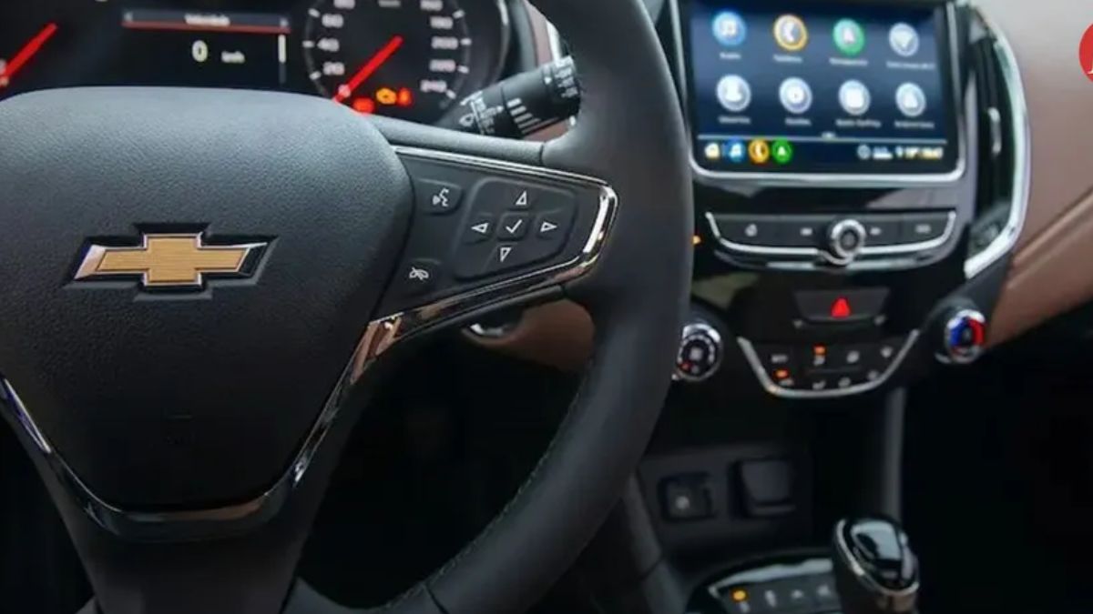 El desgaste por calor y fricción en los discos de freno transmite vibraciones directamente al pedal y al volante.