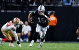 En un duelo definido exclusivamente por patadas de tres puntos, Las Vegas Raiders tropezaron 18-12 ante los San Francisco 49ers.