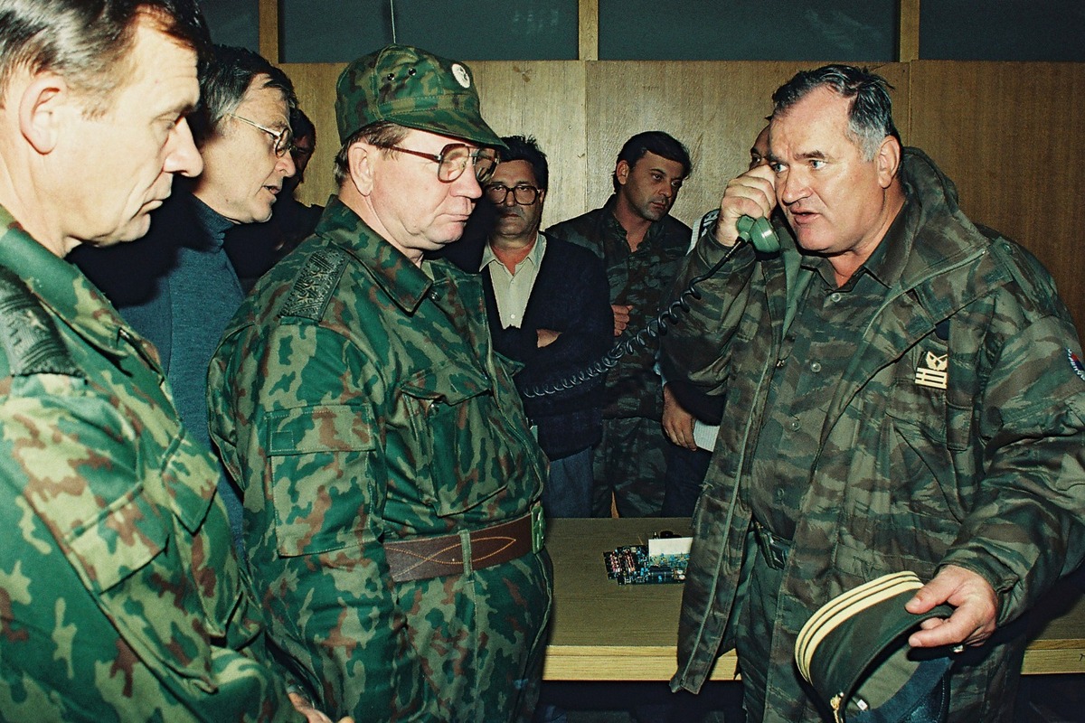 Tuvo un rol central en eventos devastadores como el sitio de Sarajevo y la masacre de Srebrenica, considerada el único genocidio en Europa tras la 2GM