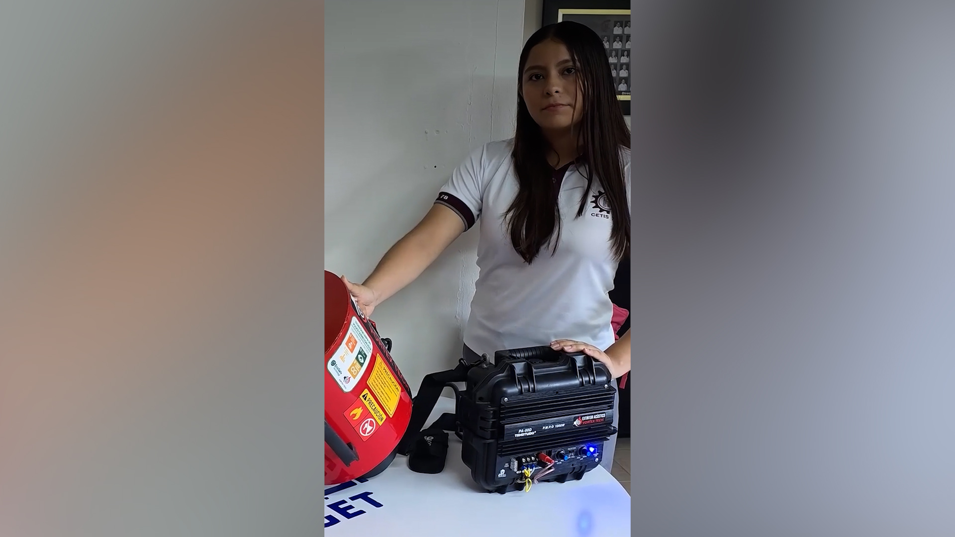 ¡Sube el volumen y apaga el fuego! El extintor de incendios de una estudiante mexicana
