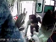 El sujeto acusado de robo quedó grabado en el video de seguridad de la propia unidad / Cortesía