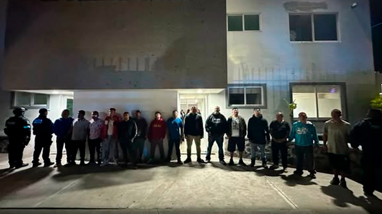 Batalla campal entre operadores de grúas deja 19 detenidos en Valle de Chalco