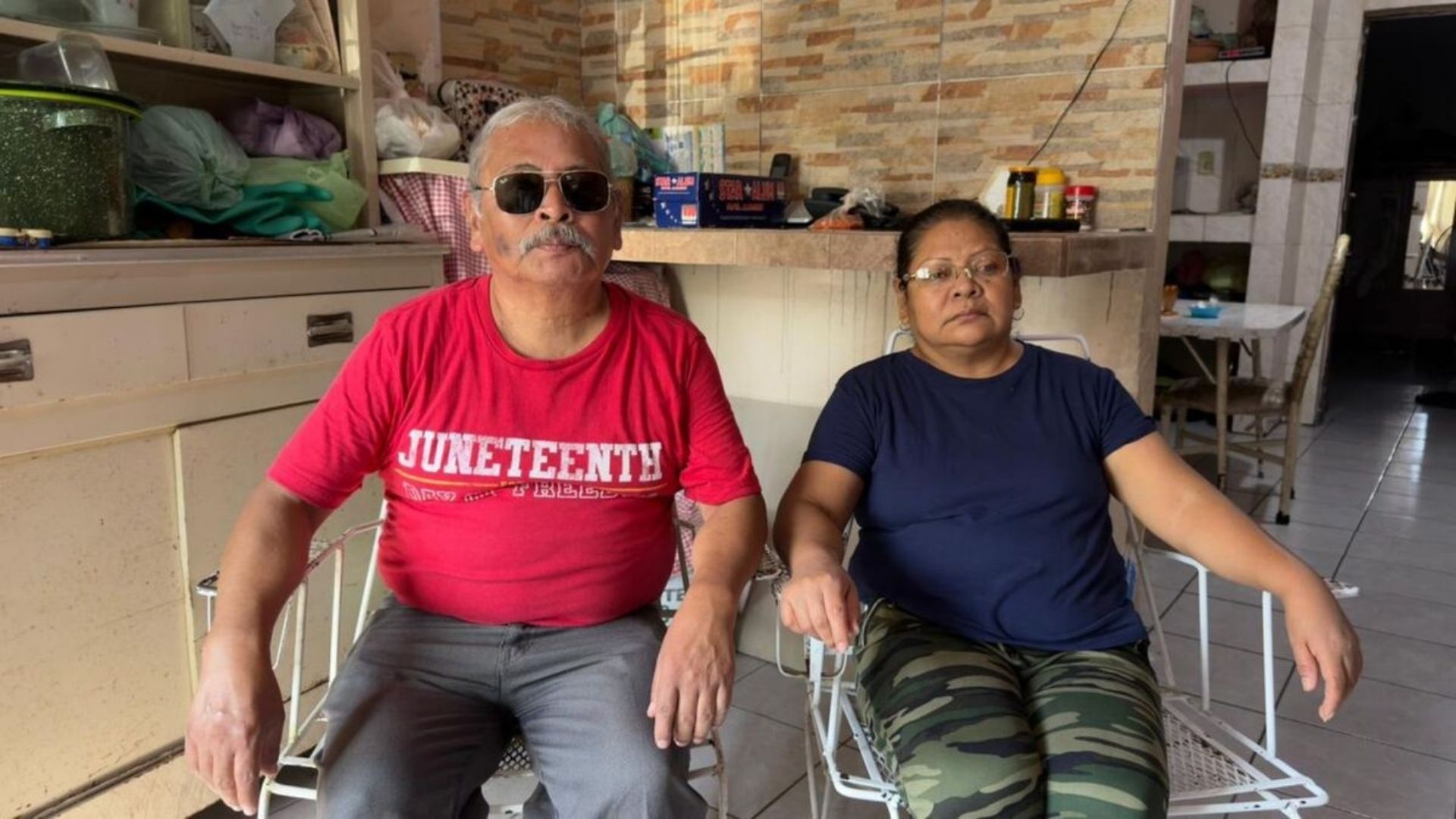 Cae poste sobre hombre en mercado de Monterrey y termina con una pierna amputada