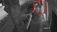 Captan a hombre lanzando excremento contra parabrisas en Azcapotzalco