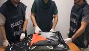 Decomisan más de 17 kilos de metanfetamina a mexicanos en aeropuerto de Roma