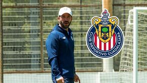 Un DT que complica a Chivas: Benjamín Mora, el reto rojiblanco