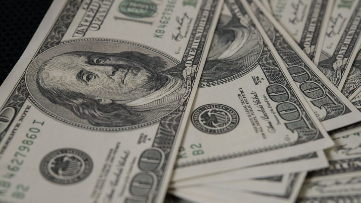 El peso mexicano inicia con apreciación este 28 de agosto 2026.
