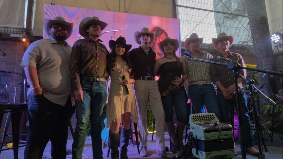 Fer Villarreal rompe estereotipos y estrena el EP “Solo Tú”