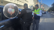 Rescatan a bebé que estaba dentro de una camioneta en Monterrey