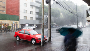 Residentes capitalinos toman medidas ante la posibilidad de lluvias. | Agencia Cuartoscuro