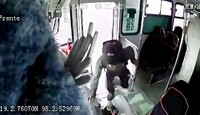 El sujeto acusado de robo quedó grabado en el video de seguridad de la propia unidad / Cortesía