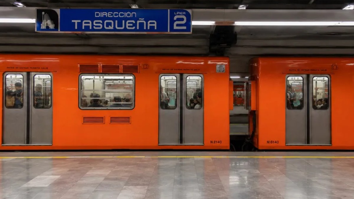 Suspenden a jefa de estación del Metro CdMx por dejar que su novio maneje un tren.