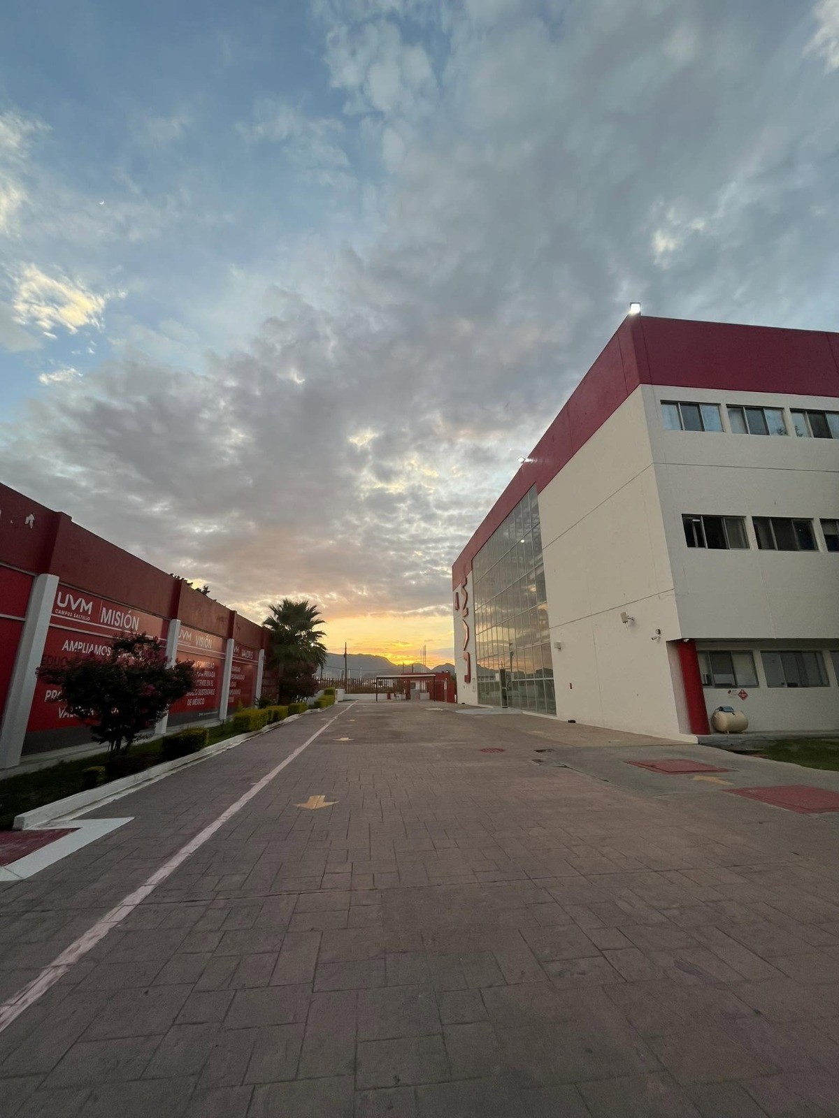 La universidad activó sus protocolos institucionales de seguridad e investigación.