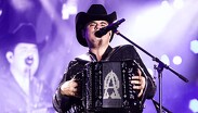 Alfredo Olivas llegará al Palenque de la Feria de Arandas el 10 de enero de 2026 con su música | Foto: Especial