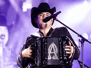 Alfredo Olivas llegará al Palenque de la Feria de Arandas el 10 de enero de 2026 con su música | Foto: Especial