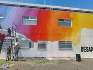 En la celebraciones se comenzó a pinar un mural en la fachada de la Fiscalía Especializada y la Comisión Local de Búsqueda
