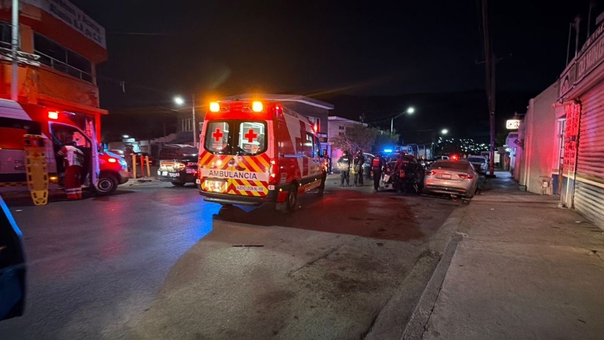 Una fuente reveló que se trató de un choque frontal entre un Mustang y una camioneta.