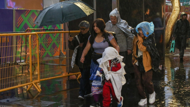 Habitantes de la Zona Metropolitana del Valle de México toma precauciones ante las posibles lluvias. | Agencia Cuartoscuro