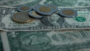 El peso varía diariamente frente al dólar. | Cuartoscuro