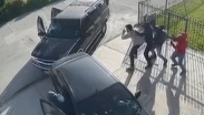 A pesar de ser superado en número, la víctima logró escapar del grupo armado que pretendía llevárselo |