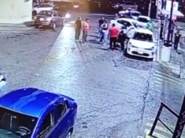 Conductores de aplicación son agredidos por presuntos taxistas en Monterrey
