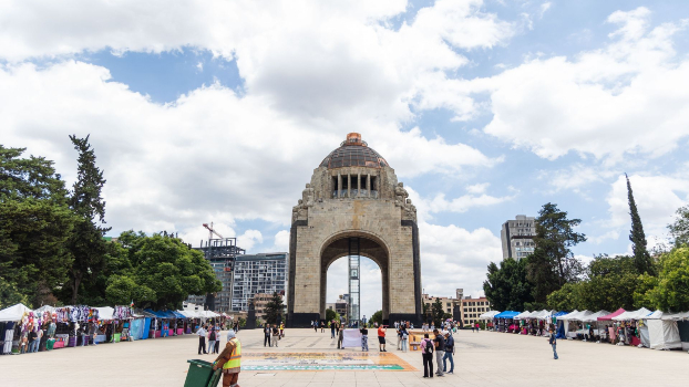 Habitantes de la capital mexicana se preparan ante el pronóstico meteorológico de hoy. | Agencia Cuartoscuro