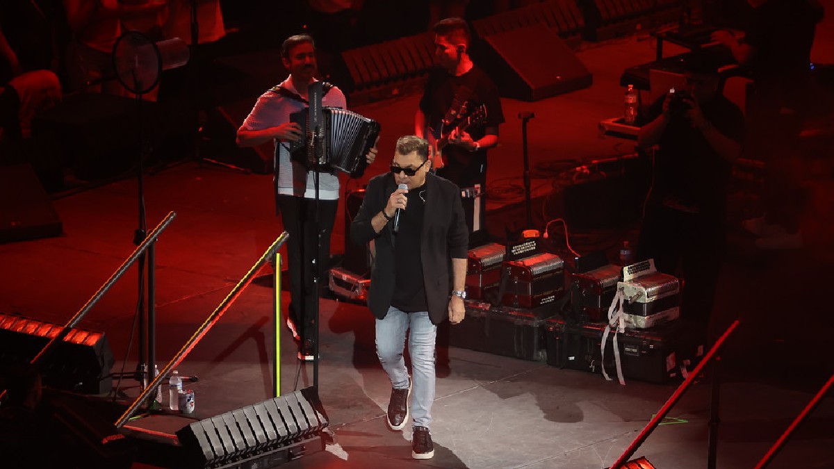 Jean Carlos Centeno agradeció al público por acompañar esta reunión de figuras del vallenato.