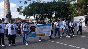 Los colectivos marcharon hacia el Palacio de Gobierno.