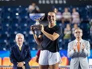 La nueva monarca viajará motivada a Nueva York para encarar su debut en la primera ronda del US Open frente a la suiza Viktorija Golubic.