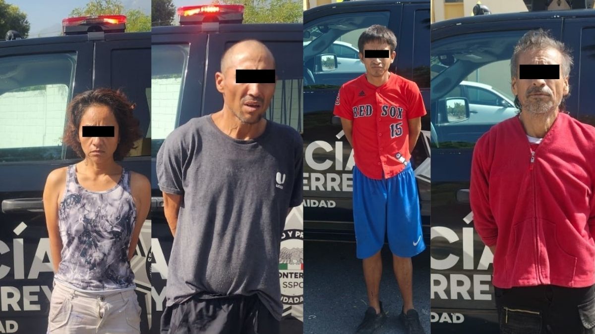 Policías de Monterrey detuvieron a cuatro personas que presuntamente se encontraban dentro de los sanitarios de una primaria.