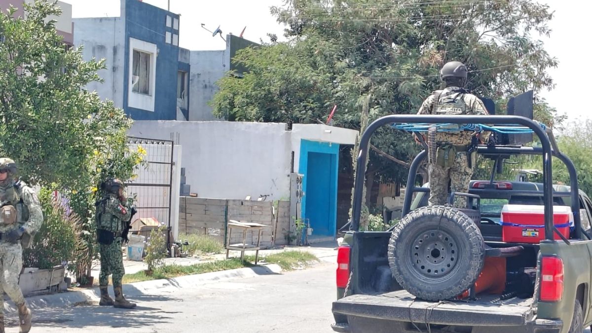 Autoridades desplegaron un operativo en García para localizar al responsable del ataque que dejó a tres personas lesionadas.