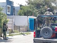 Autoridades desplegaron un operativo en García para localizar al responsable del ataque que dejó a tres personas lesionadas.