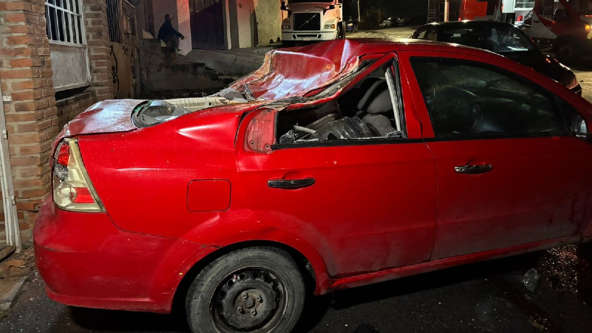 El choque ocurrió durante la madrugada de este lunes en la colonia La Primavera en Zapopan