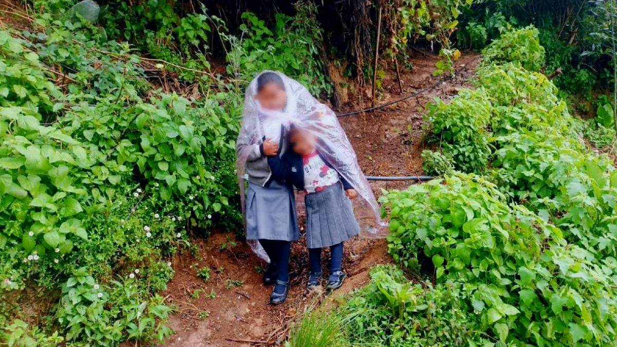 Más del 85 por ciento de las escuelas de la Sierra Negra ni siquiera contarían con agua potable / Carolina Rivera Espinosa
