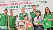 Desde la escuela primaria “Vicente Guerrero”, el presidente municipal dio la bienvenida a los alumnos de los 493 planteles