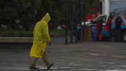 Habitantes de la Zona Metropolitana del Valle de México toman medidas ante las posibles lluvias. | Agencia Cuartoscuro