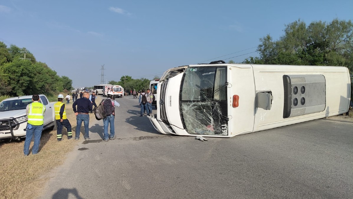 Los heridos fueron trasladados de emergencia por paramédicos de la Cruz Roja.