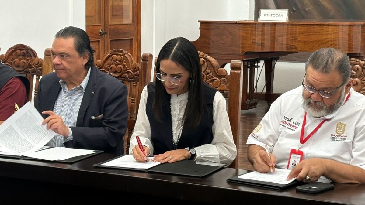 Tlaquepaque y Conagua firman convenio para vigilar cauces de agua y prevenir inundaciones.