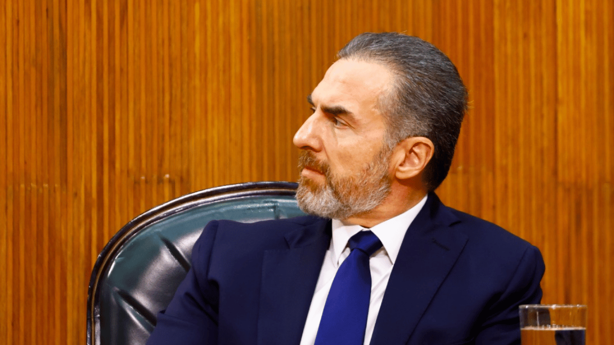 Adrián de la Garza exige saldar deudas