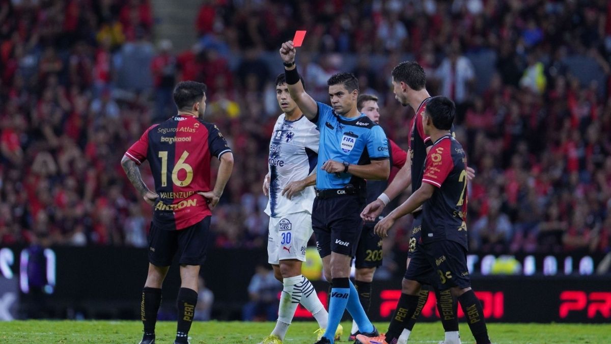 Atlas FC es el equipo que más tarjetas rojas tiene en la Liga MX