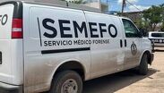 La camioneta Chevrolet Silverado pasó por un bache, lo que provocó que el menor perdiera el equilibrio y cayera sobre la vía.