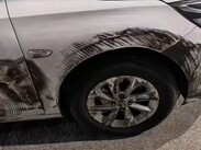 Captan a conductor chocando el auto de una mujer en Periférico.