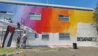 En la celebraciones se comenzó a pinar un mural en la fachada de la Fiscalía Especializada y la Comisión Local de Búsqueda