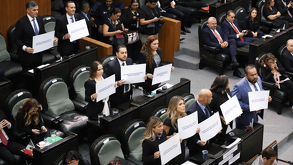 Diutados critican el "trabajo" de Samuel García.